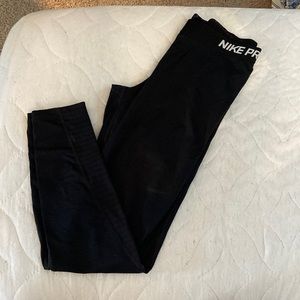 Nike Pro Women’s Leggings w Calf Design